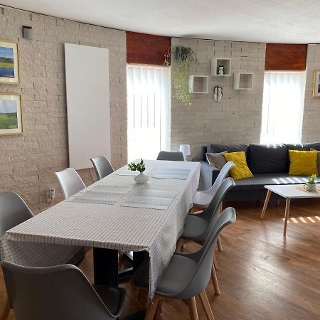 U Vrabcaka Apartment Zlonin Екстериор снимка