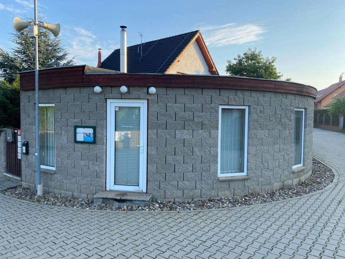 U Vrabcaka Apartment Zlonin Екстериор снимка