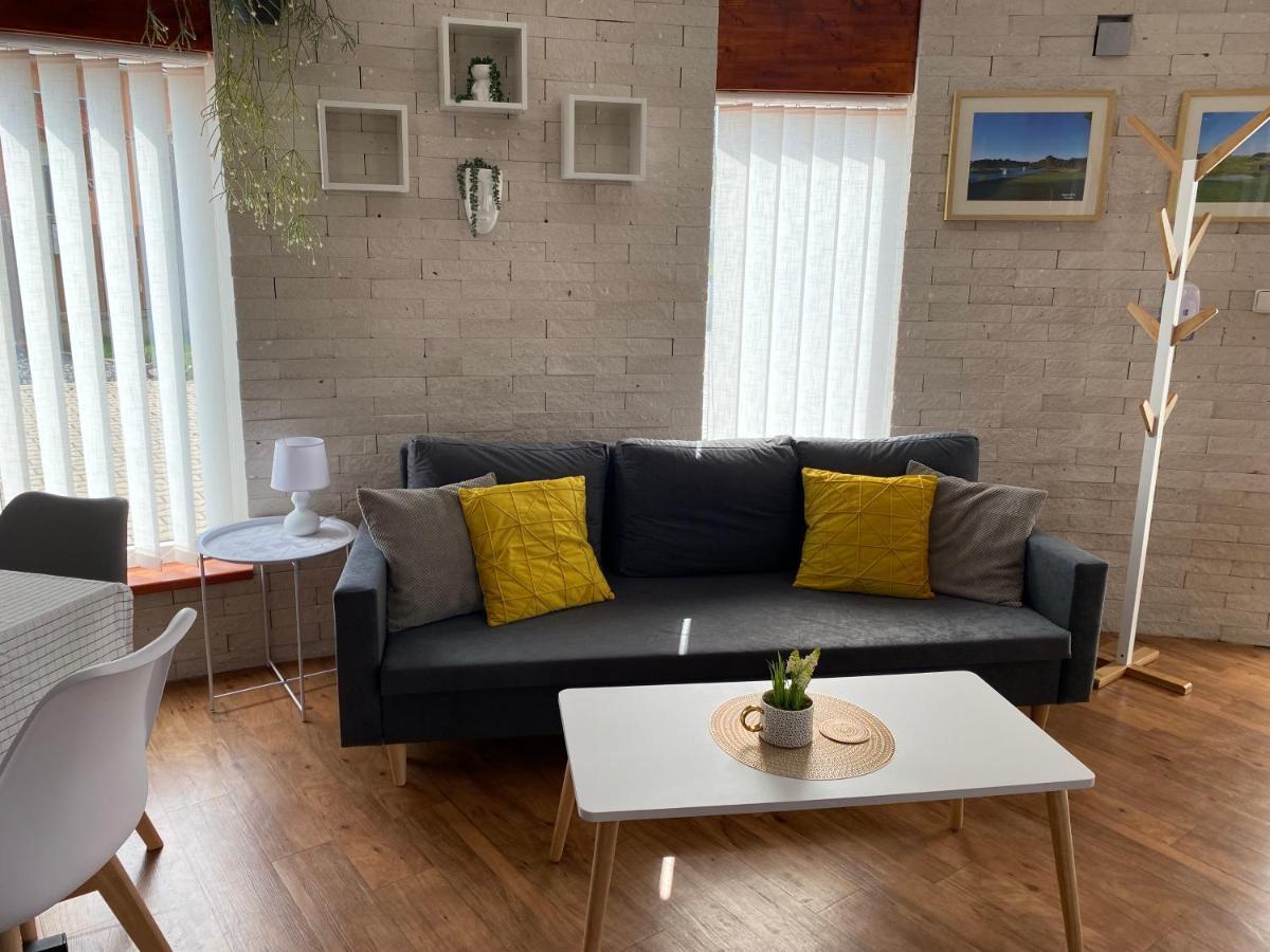 U Vrabcaka Apartment Zlonin Екстериор снимка