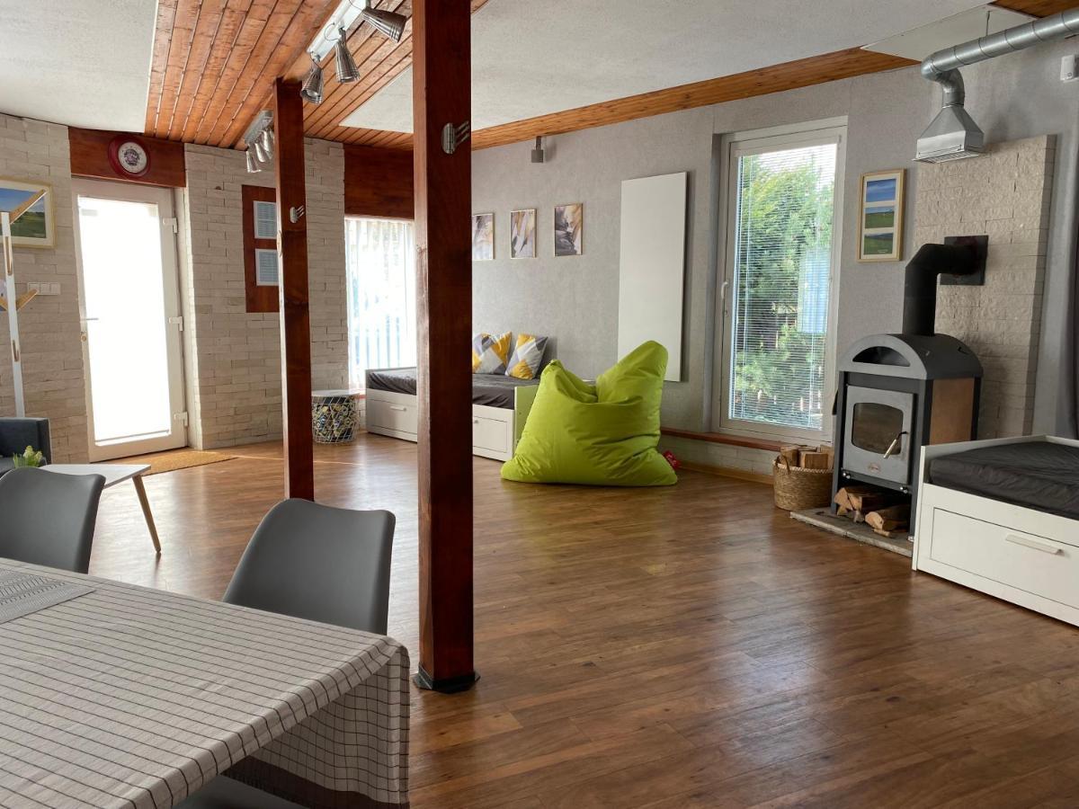 U Vrabcaka Apartment Zlonin Екстериор снимка
